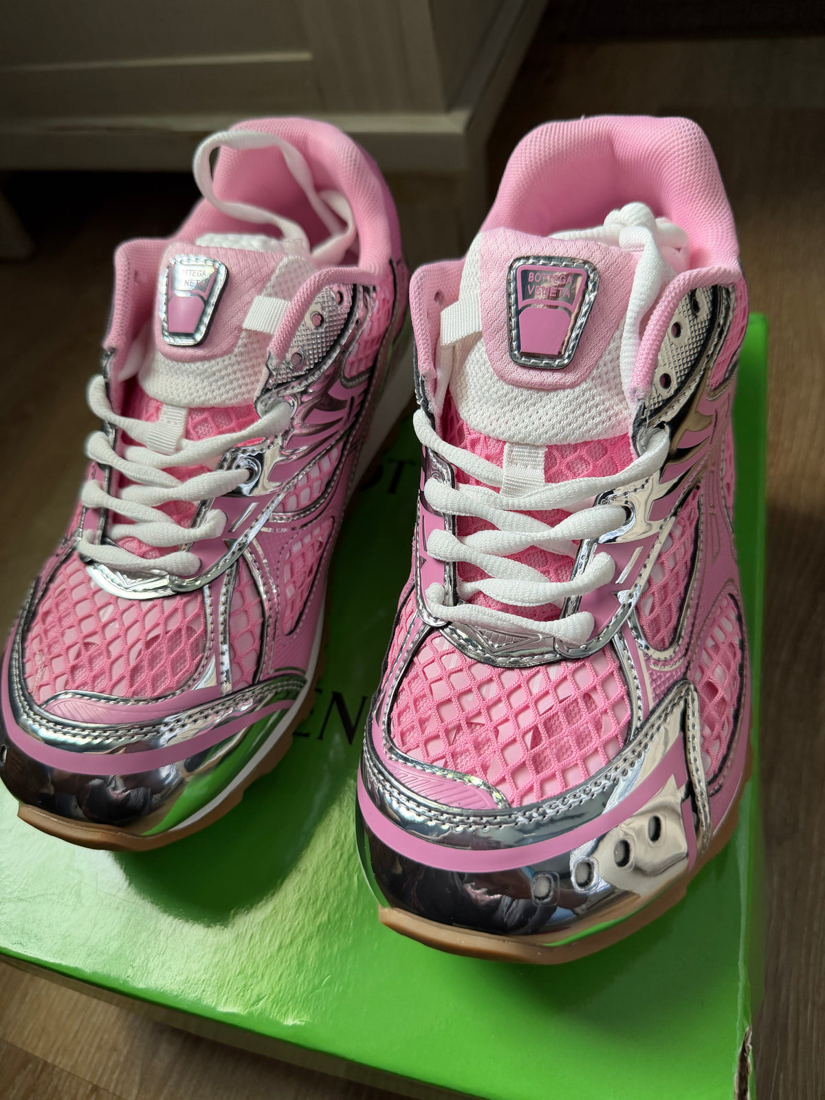pink bottegas